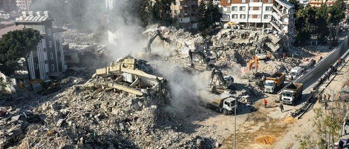 DEPREM NEDENİYLE YIKILAN BİNALADAN İDARENİN SORUMLULUĞU